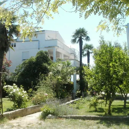 And Aleksandra בית הארחה