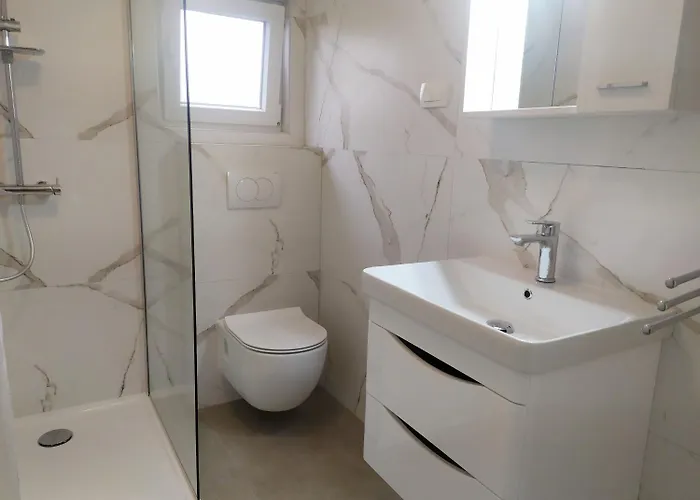 And Aleksandra Bibinje