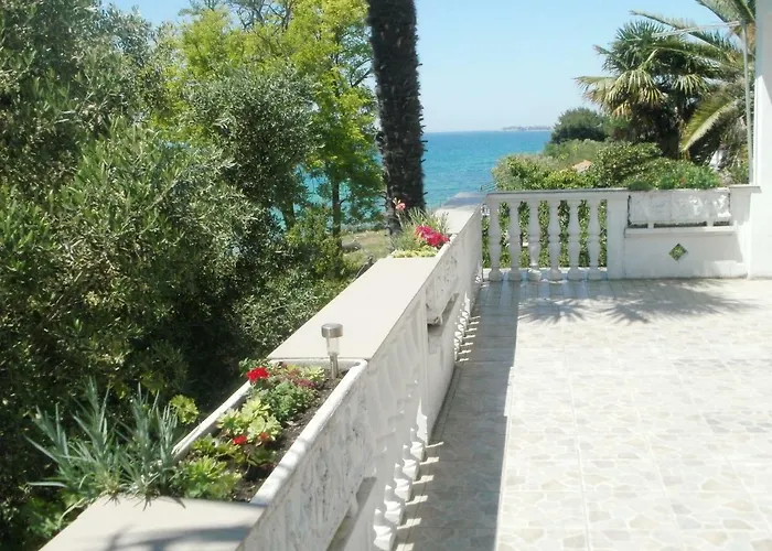 And Aleksandra Gostinjska kuća 3*