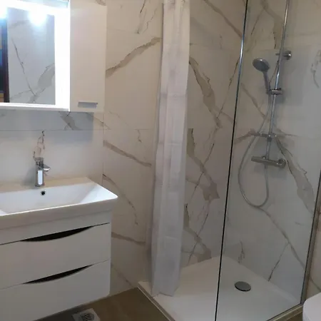 ゲストハウス And Aleksandra