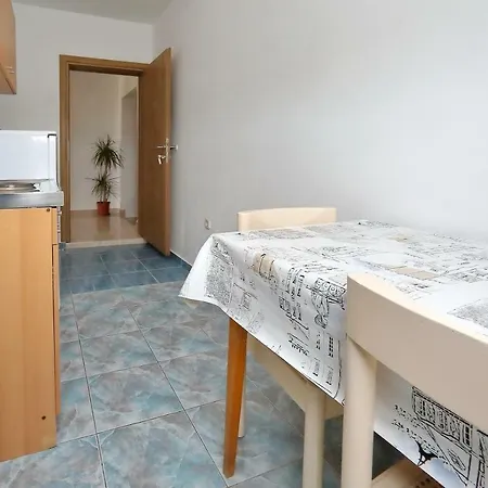 And Aleksandra ビビニェ